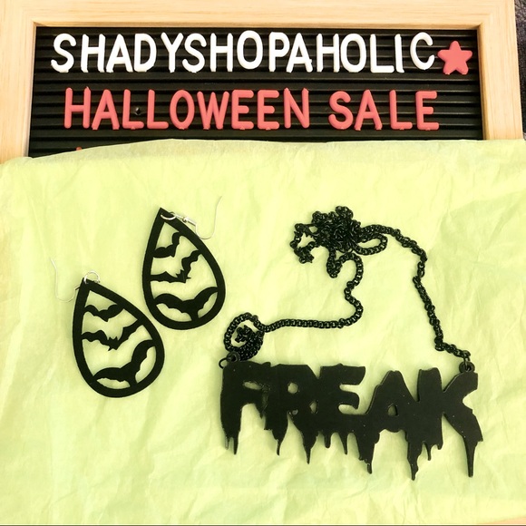 β οΈ FINAL SALEπ» π Halloween FREAK Necklace & Earrings Set